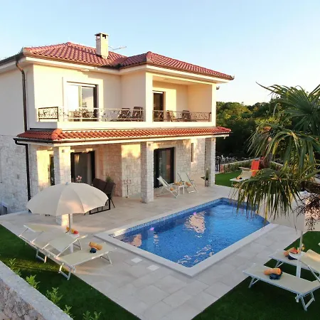 Luxury Sara With Jacuzzi In Malinska Villa *