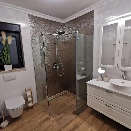 Luxury Villa Sara With Jacuzzi In Malinska *