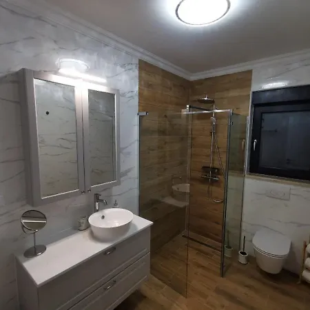 Villa Luxury Sara With Jacuzzi In Malinska