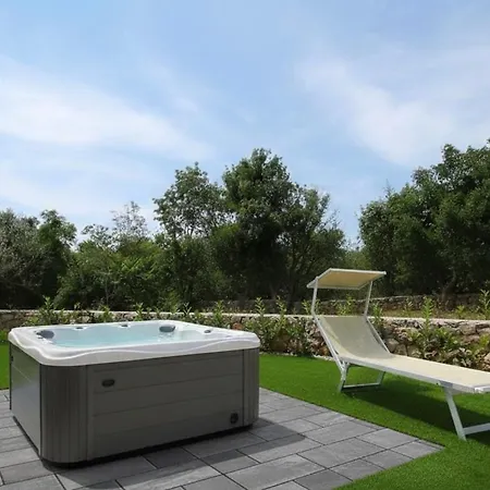 Villa Luxury Villa Sara With Jacuzzi In Malinska *