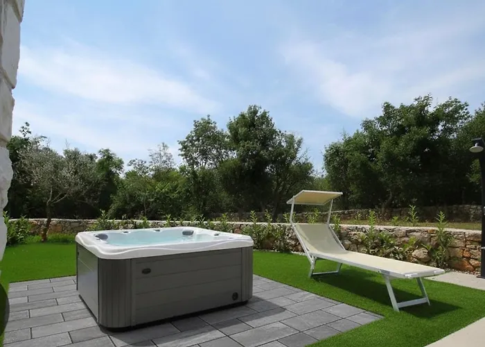 Villa Luxury Sara With Jacuzzi In Malinska *