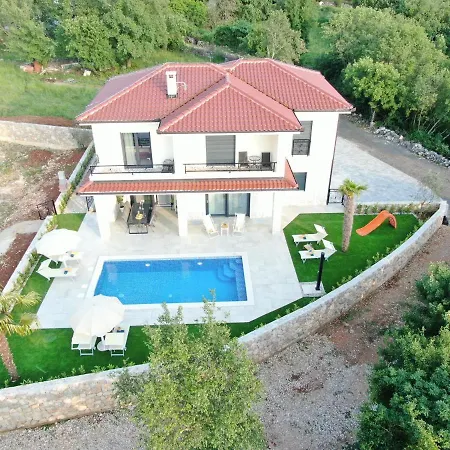 Luxury Villa Sara With Jacuzzi In Malinska *