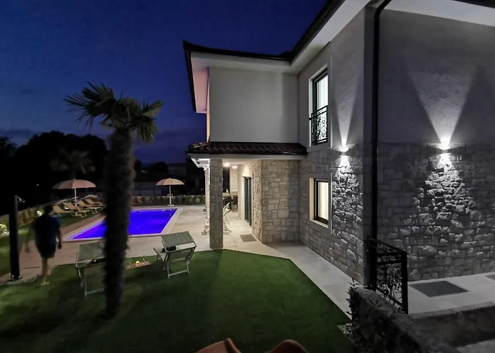 Villa Luxury Sara With Jacuzzi In Malinska
