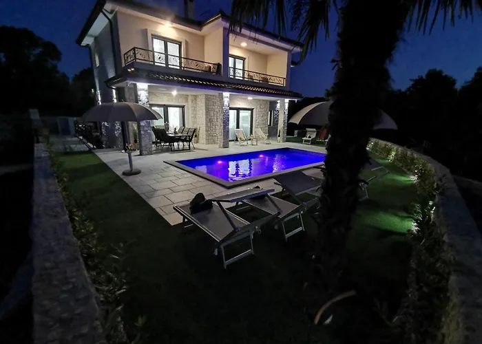 Βίλα Luxury Sara With Jacuzzi In Malinska *