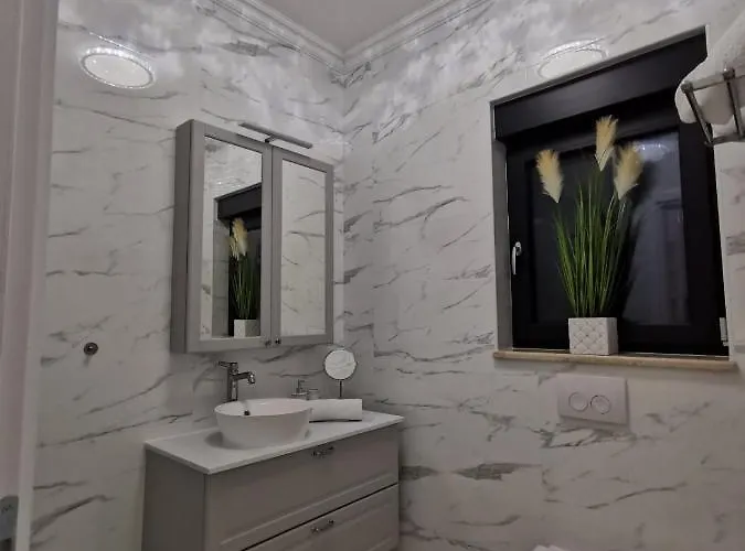Luxury Sara With Jacuzzi In Malinska Villa *