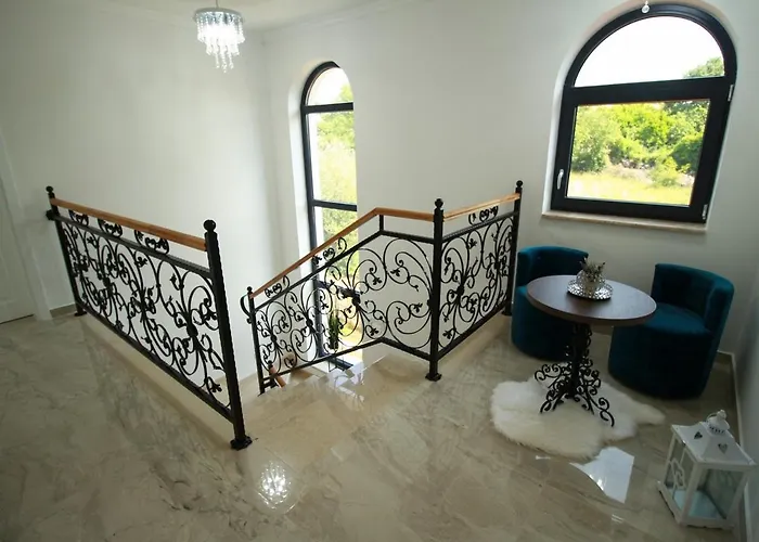 Luxury Sara With Jacuzzi In Malinska