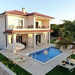 Luxury Sara With Jacuzzi In Malinska 别墅 *