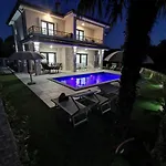 别墅 Luxury Sara With Jacuzzi In Malinska *