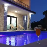 别墅 Luxury Sara With Jacuzzi In Malinska *