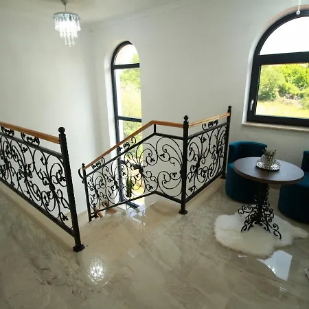 Luxury Sara With Jacuzzi In Malinska